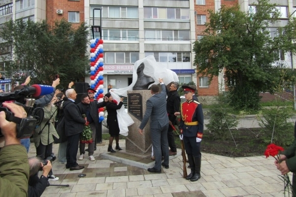 Открытие мемориала Герою Советского Союза Евгению Константиновичу Кремлёву в г. Кургане.